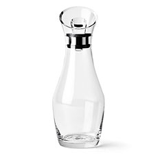 Elegant and versatile carafe that can be used for both wine and water.
