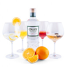 This gift set with Oxley Gin, Oxfam orange juice, fresh oranges and 4 luxurious gin glasses is a great basis for those who want to immerse themselves in the mixology.