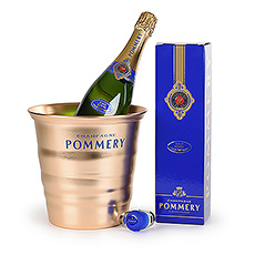 Get ready to celebrate any special occassion with this beautiful champagne gift.