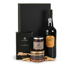 Go on a culinary journey with Tawny Porto São Pedro, Spanish crackers with Extra Virgin olive oil, Héritier onion confit and duck mousse with porto.