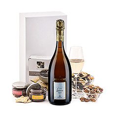 Our Champagne and snacks gifts are always popular, and it's easy to see why: the tasty gourmet snacks pair perfectly with the crisp sparkle of fine Champagne.