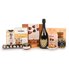 Presenting one of our most exquisite gifts: the Ultimate Gourmet with ultra-luxe Dom Pérignon Vintage 2013 Champagne. Dom Pérignon is vintage Champagne only: each Vintage wine is created from the finest grapes grown in one single year. The sophisticated Champagne is paired with a carefully curated selection of the finest European gourmet specialties and luxury Belgian chocolates. It makes the ideal gift for the most important moments of life, as well as an exceptional business gift.