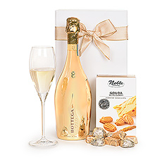 This light, bubbly Prosecco and treats combo is a perfect choice for a summer birthday, thank you gift, or congratulations gift.