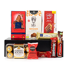 A big gift to surprise a true chocoholic? Look no further, this large gift box is the perfect present to satisfy the sweet tooth of a real chocolate lover! Côte d'Or Bouchées, a Toblerone bar, dark chocolate raspberry marshmallows from Barù, Bonne Maman sablés cookies with chocolate and hazelnuts, Lotus Biscoff speculoos with milk chocolate cream filling, a Côte d'Or flavoured chocolate bar and Nougatti bar, Ferrero Rochers and a fine Belgian milk chocolate tablet from Leonidas.