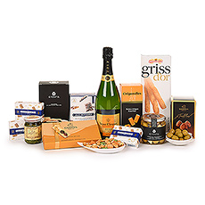 Make a statement of elegance with this prestigious Veuve Clicquot Vintage Champagne and gourmet gift hamper. The Veuve Clicquot Vintage 2012 is composed of 51% Pinot Noir, 15% Pinot Meunier, and 34% Chardonnay. A classic and desirable Champagne to savor and share, it is the perfect companion to aperitifs. Enjoy its lively and persistent sparkle with our impressive collection of European fine foods.