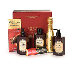 Want to give someone an original gift for a moment of relaxation and care? Choose this luxury gift box with unique body care products from the French brand Atelier Rebul and Godiva chocolate. This beautiful Pera gift set contains a shower gel, liquid soap and a lotion for hands & body, as well as a dark roasted almond chocolate tablet and a dark raspberry chocolate bar from the Belgian maître chocolatier Godiva. And as a little extra a mini bottle of Bottega Gold prosecco spumante.