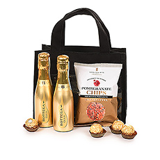 Celebrating together with a toast? For that, this festive gift bag with bubbles & bites is the perfect present.
