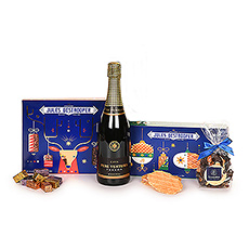 Delicious Jules Destrooper biscuits, tasty Gianduja chocolates, Leonidas Mendiants in three flavours and, as the topper, a bottle of Pere Ventura cava make up a tasteful and sparkling end-of-year gift.