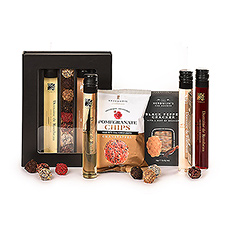 A unique wine gift for the new year? That's what you give with these Domaine de Rombeau wine tubes in a gift bag with matching savoury bites.
Discover the pleasure of wine thanks to the gift box with five beautiful tubes, three filled with different types of French wine and two with delectable truffles. Discover a Syrah blend, a Rose blend and a Chardonnay from Roussillon in France. The ideal end-of-year gift for wine lovers.