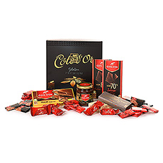 An irresistible gift full of delicious Côte d'Or chocolate in different shapes and flavours. This premium gift box is the perfect present for any occasion: birthday, get well soon, romance, Christmas, New Year or just as a thank you gift. Any chocolate lover will melt for this selection of chocolates with the famous elephant. The ideal present for sharing and enjoying a beautiful moment together.