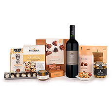Presenting one of our most exquisite gifts: the Ultimate Gourmet with Haras De Pirque wine. The prestigious red wine is paired with a carefully selected European gourmet specialties and luxury Belgian chocolates. The ideal wine gourmet gift to celebrate the most important occasions in life.