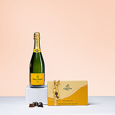 The golden duo of Godiva Gold and Veuve Clicquot Brut combined in a sparkling gift set of fine Belgian chocolate and premium French champagne.