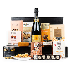 Ultimate Gourmet Giftbox with Veuve Clicquot Vintage 2012