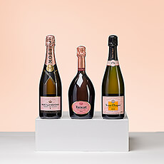 This beautiful rosé Champagne tasting gift is the epitome of elegance and style. The VIP Champagne trio consists of Veuve Cliquot Brut Rosé, Ruinart Rosé, and Moët & Chandon Rosé Impérial.