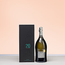 Toast to festive moments in life with a magnum of La Jara organic Prosecco Brut! The 100% Glera grape Italian Prosecco is fresh, fruity, and dry with floral aromas of acacia, melon, and agrumes. The organic bubbly is perfect to enjoy with aperitifs, snacks, shellfish, and cured meat.