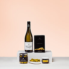 Enjoy the crisp, refreshing pairing of a Saint-Véran white wine with gourmet European savory snacks. This wine & snacks gift is an easy choice when you need a gift that will please your family, friends, or colleagues.