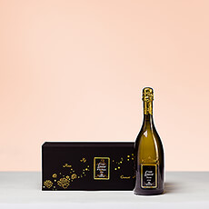Discover the magnificent Pommery Cuvée Louise Millésimé 2006 Nature Champagne. Presented in a beautiful gift box, this exquisite cuvée is created from only the finest grapes of the harvest.