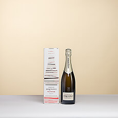 The freshness and vinous character of this Champagne make it a wonderful aperitif. 100% Chardonnay Grand Cru from Chouilly, located on the Côte des Blancs. This cuvée is a tribute to the most elegant of all the Champagne grape varieties. A wonderful Champagne (0.75 L) in a white gift box.