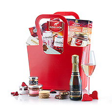 Delight someone special with our new sparkling Cava and brunch gift set. Sparkling Spanish Cava, fine European chocolates, tasty biscuits, gourmet spreads, and more are tucked into a bright red Koziol tote for a festive brunch on the go.