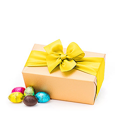 The 500 g Ballotin bearing a large asortment of easter eggs is going to make you very popular indeed!