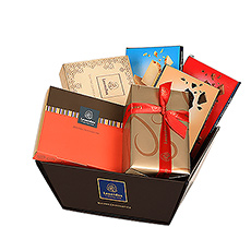Discover our new gift box, with only the best chocolate from Leonidas.