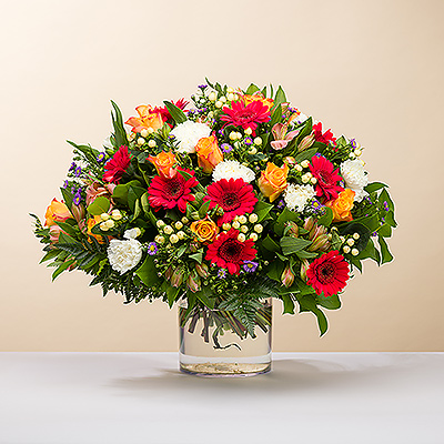 When you want to send the freshest flowers, evoking the essence of the season, let our skilled florists do the work for you. Select the size, and our team of highly trained florists will create a hand-tied bouquet with the freshest flowers in our stock.