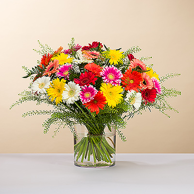 Este exquisito ramo de flores antiguas salmón y rosa, creado a mano, es tan bello que pertenece a un cuadro.