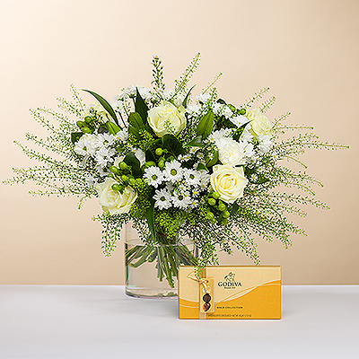Tan brillante como un diamante resplandeciente, presentamos este elegante ramo, todo en blanco. Acompañado de una caja de deliciosos bombones Godiva Gold para una experiencia de regalo completa.