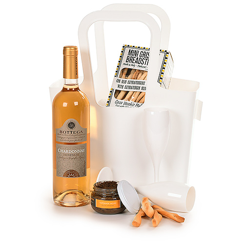 Apero gift bag with Italian Chardonnay wine, glasses & snacks