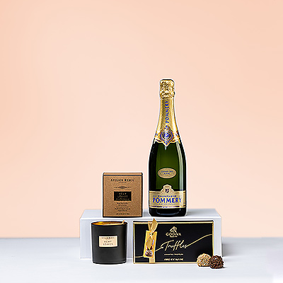 Experimente el lujo sofisticado con este elegante set de regalo que incluye champán Pommery Grand Cru Royal Millésimé, una vela Atelier Rebul y trufas de chocolate belga Godiva. Es un regalo memorable para cualquier ocasión.