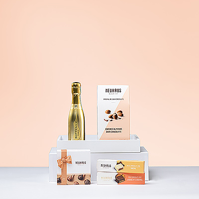 A sparkling and sweet gift for chocolate lovers who like to be treated with a glass of bubbly. This fine gift set offers high quality Belgian chocolate from Neuhaus and a mini bottle of Bottega Gold Prosecco DOC.