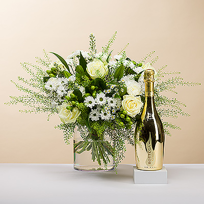 Nous vous présentons ce bouquet élégant, tout en blanc, accompagné d'une bouteille festive de prosecco spumante Bottega Gold pour une expérience cadeau de luxe.