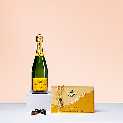 Ce duo d'or Godiva Gold et Veuve Clicquot Brut associe un chocolat belge raffiné à un champagne français de qualité supérieure. Un cadeau idéal pour toute occasion.
