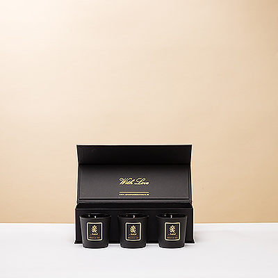 The Mountain Chic Candle Triplet is one of the latest successes in Le Parfum de Nathalie's range. Anyone opening this stylish magnetic box will be delighted by the three stylish votive candles in the Mountain Chic fragrance collection .