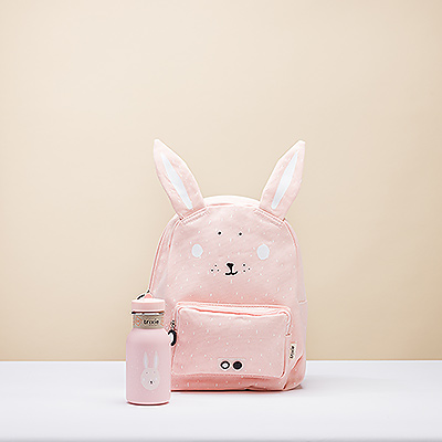 Préparez votre enfant à aller à l'école ou à partir à l'aventure avec ce joli sac à dos et bouteille d'eau en acier inoxydable de Trixie.