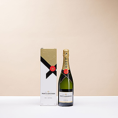 The flagship of Moët & Chandon, Moët Impérial Brut is the most accomplished and universal expression of its style, delighting with bright fruitiness, a seductive palate, and an elegant maturity.