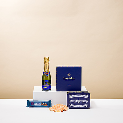 Un petit cadeau sucré pour toutes les occasions. Une magnifique demi-bouteille de champagne Pommery Brut Royal et une collection de délicieuses friandises sont les bienvenues.