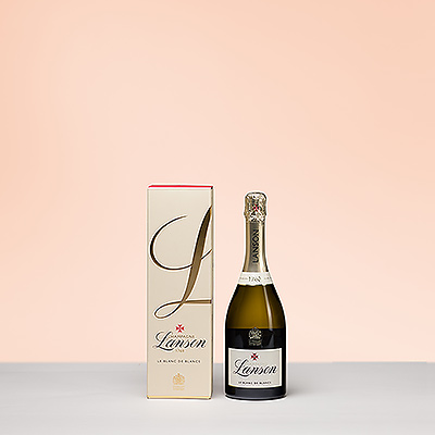 Appréciez l'élégance raffinée de Lanson Le Blanc de Blancs, un champagne exclusif 100% Chardonnay provenant du cœur de Reims, en France. Ce champagne fin et rafraîchissant présente des notes subtiles de frangipane, de pâtisserie, d'agrumes confits, de poire Williams, ainsi que d'anis et de tilleul. Jaune d'or brillant avec de légères notes vertes, c'est une belle expression du champagne Le Blanc de Blancs.