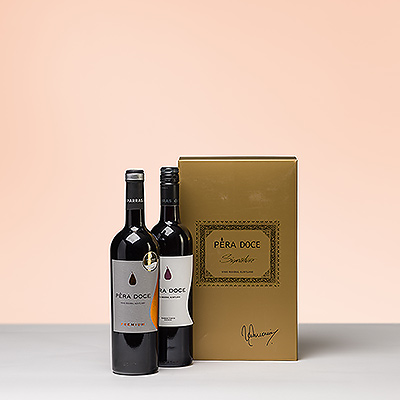 Esta caja de regalo de Pêra Doce Tinto ofrece un encantador dúo de vinos tintos portugueses de la región del Alentejo. Es una excelente idea de regalo para ocasiones de negocios, regalos de agradecimiento y cumpleaños.