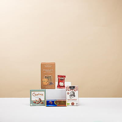 Tout le monde aime nos boîtes cadeaux Chocoholic super populaires ! Surprenez vos amis, votre famille, vos employés et vos collègues avec ce délicieux assortiment de chocolats belges, de biscuits gourmands et de guimauve moelleuse.