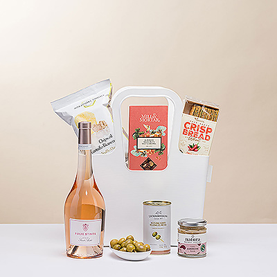 Llévate a un amigo a un picnic gourmet en una tarde soleada. Hemos preparado una fantástica colección de los mejores aperitivos salados europeos en una bolsa reutilizable Koziol para disfrutarlos con una bonita botella de vino rosado.