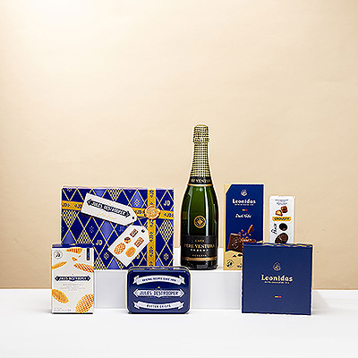 Celebrate the festive season with this sparkling Cava and sweets gift featuring the Jules Destrooper Jules' Finest End of Year gift box.