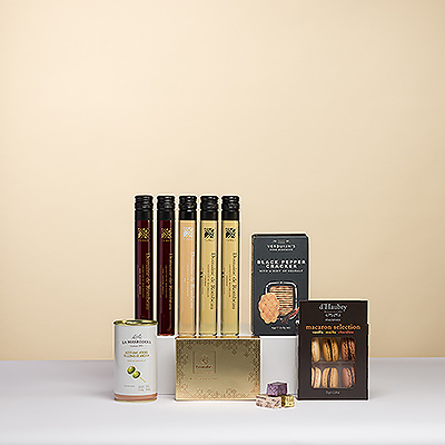 Looking for a unique wine gift for a special occasion? That's what you give with these Domaine de Rombeau wine tubes in a delicious gift box full of sweet and savory treats.