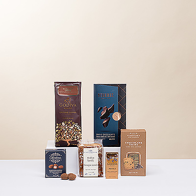 En Belgique, nous aimons bien accompagner notre petit-déjeuner d'un peu de chocolat! Se réveiller sera une joie lorsqu'une tasse chaude de café Godiva aux noisettes vous attend. Sirotez le café avec le traditionnel pain d'épices Valdiflor, fabriqué selon une recette belge authentique.