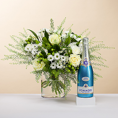 Überraschen Sie jemanden mit einem strahlend weißen Blumenstrauß mit dem frischen, modernen Geschmack des Pommery Royal Blue Sky Champagners. Strahlend wie ein funkelnder Diamant präsentieren wir Ihnen diesen stilvollen Strauß ganz in Weiß. Die schönen weißen Rosen werden von saisonalen Grünpflanzen begleitet.