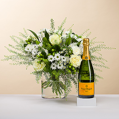 As bright as a twinkling diamond, we present you this stylish bouquet, all in white. The bouquet is accompanied by an iconic bottle of Veuve Clicquot Brut Champagne for an unforgettable gift experience.