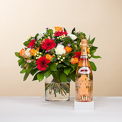 El Bouquet du Jour es un ramo atado a mano elaborado por nuestros floristas con flores frescas de temporada. El Diamant Brut Rosé de Vranken en una hermosa botella es la estrella del regalo.