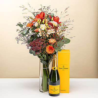 Ce superbe bouquet avec une magnifique palette de couleurs impressionnera.Le magnifique bouquet est présenté avec Veuve Clicquot, un champagne français très agréable à boire avec de fines bulles.