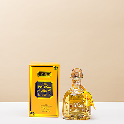 El Tequila Patrón Anejo se añeja en roble durante más de un año para crear un tequila ámbar cálido que es perfecto para beber a sorbos.