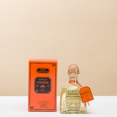 Patrón Reposado est une tequila de qualité supérieure vieillie pendant au moins quatre mois pour un goût doux avec une touche de chêne.